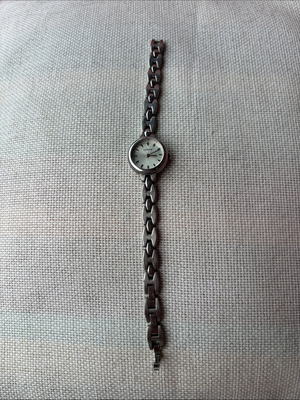 Lotus Women's Silver-Tone Link Bracelet Watch with White Dial. Untested